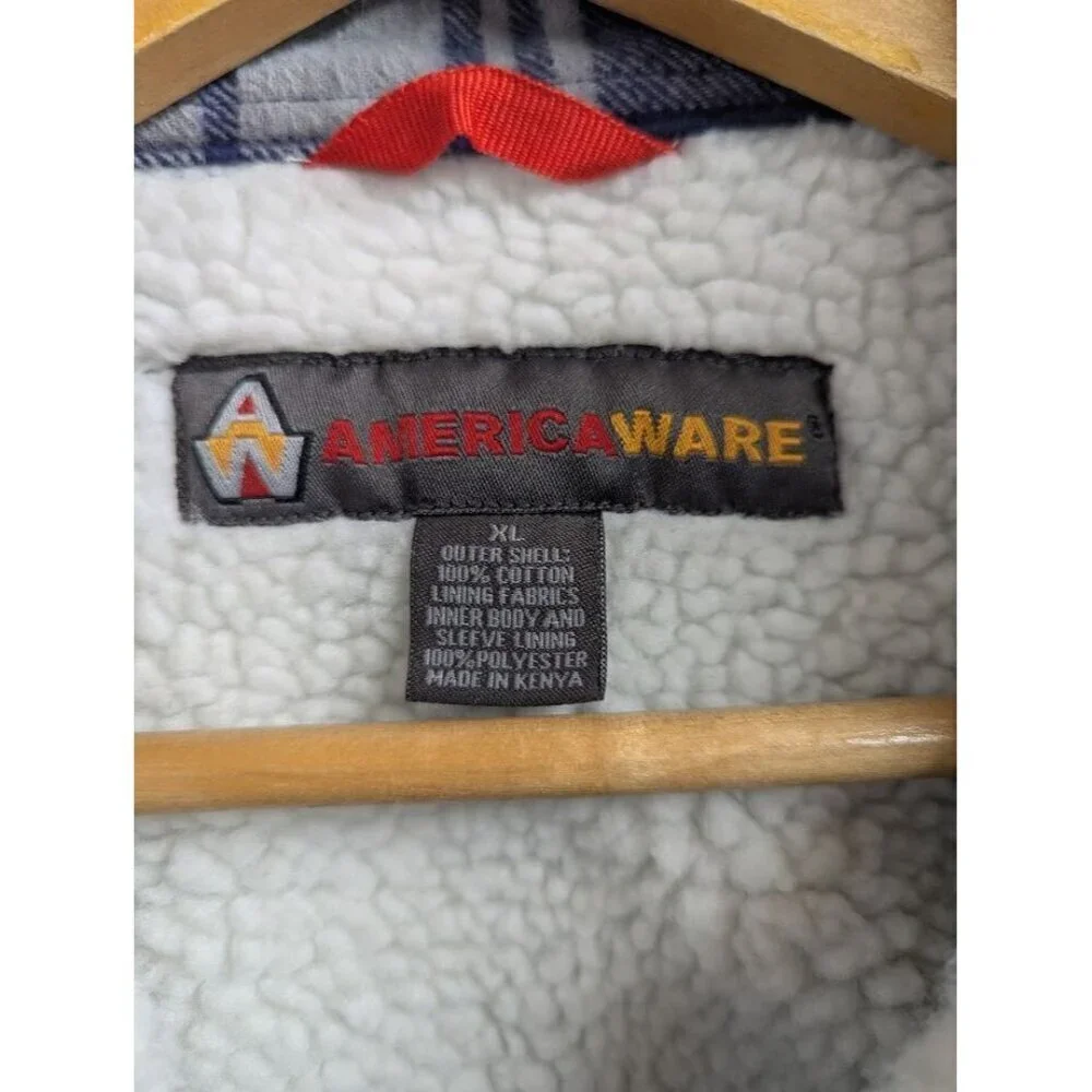 AmericaWare Men's XL sherpa lined flannel, snap closure, gray and blue plaid